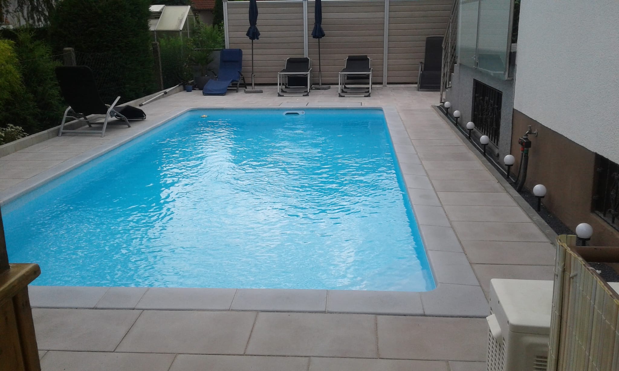 Moderne Poolgestaltung und Wassergestaltung für Ihren Garten